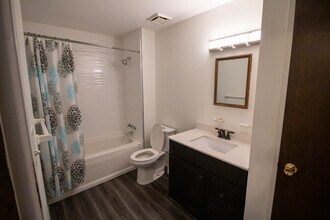 1100 Jalna Blvd in London, ON - Building Photo - Building Photo
