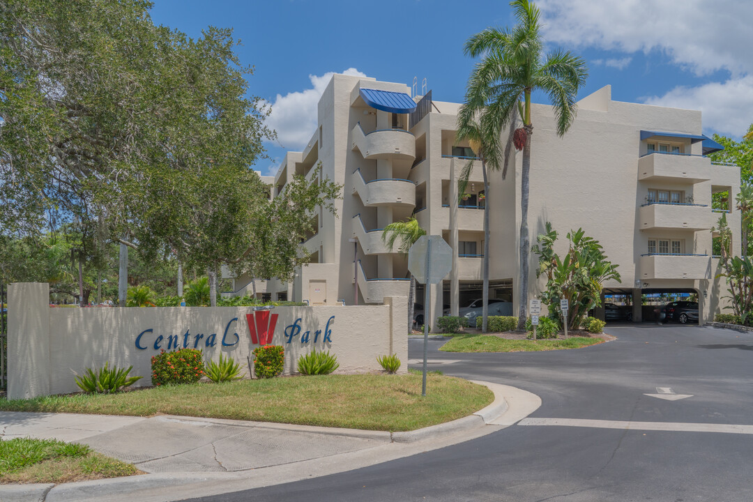 Central Park Condominiums in Sarasota, FL - Building Photo