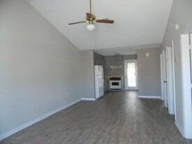 140 Lanier Dr in Statesboro, GA - Building Photo