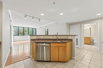 2220 Fairfax Dr in Arlington, VA - Foto de edificio - Building Photo