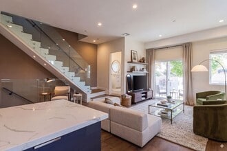 2821 Virginia Rd in Los Angeles, CA - Building Photo - Building Photo