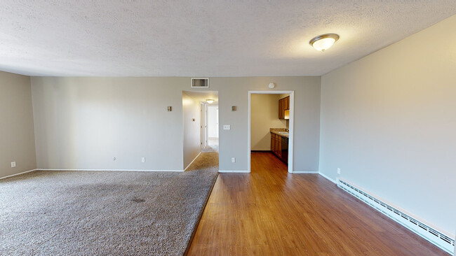 Oakwood Apartments in Dayton, OH - Building Photo - Interior Photo