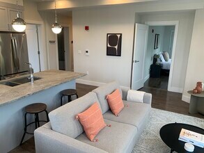 438 McGrath Hwy, Unit 201A in Somerville, MA - Building Photo - Building Photo