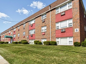 Oak Ridge Apartments in Runnemede, NJ - Building Photo - Building Photo