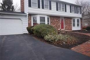 6 Foxpointe Cir in Fairport, NY - Building Photo