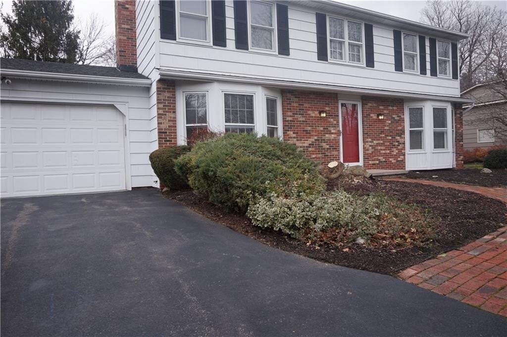 6 Foxpointe Cir in Fairport, NY - Building Photo