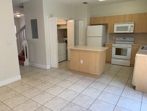 1712 31st SE Ct in Homestead, FL - Foto de edificio - Building Photo