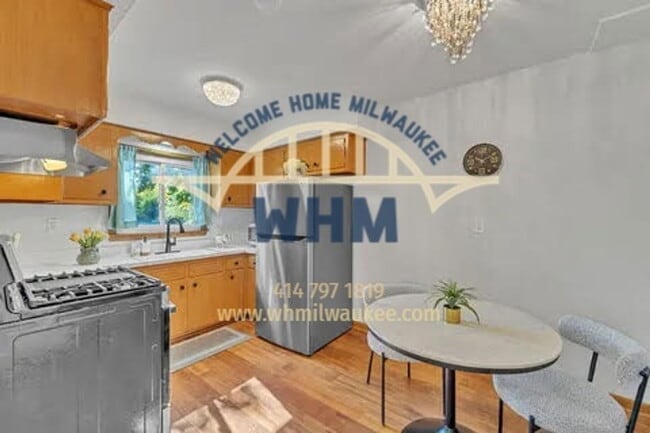 8608 W Villard Ave in Milwaukee, WI - Building Photo - Building Photo