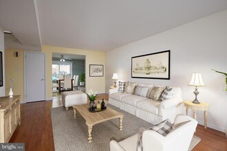 2501 Windbreak Dr in Alexandria, VA - Building Photo - Building Photo