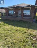 13 Penny Ln in Hamilton, ON - Building Photo