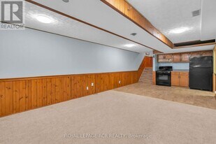 126 Nelson St E in New Tecumseth, ON - Building Photo