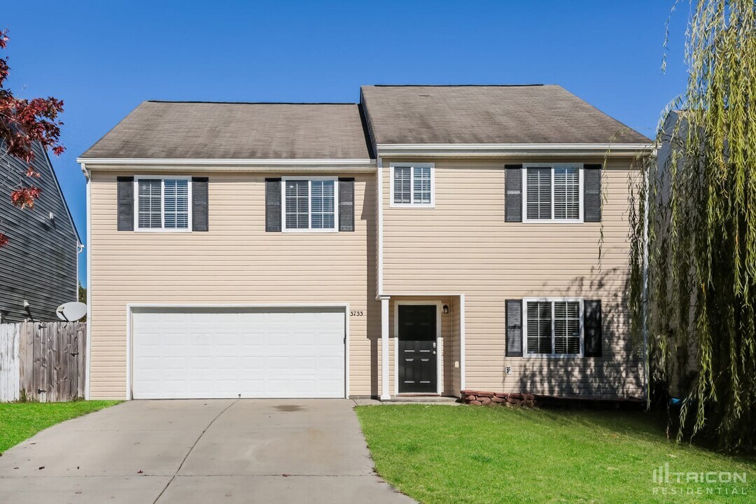 3733 Eskdale Dr in High Point, NC - Building Photo