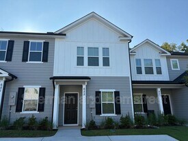 655 Caroline Ct in North Augusta, SC - Building Photo