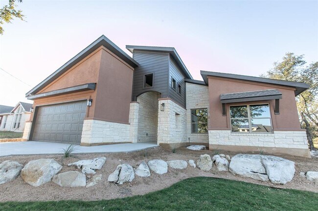 1306 Whitetail Rd in Horseshoe Bay, TX - Foto de edificio - Building Photo