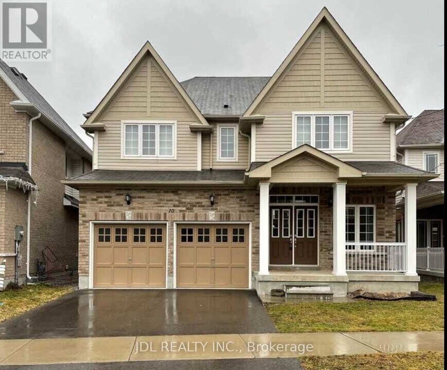 10 Benn Ave in Georgina, ON - Building Photo