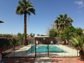 Orangewood in Phoenix, AZ - Foto de edificio - Building Photo