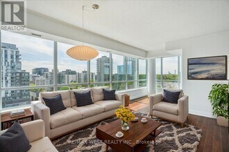 1-901 Hurontario St in Mississauga, ON - Building Photo - Building Photo