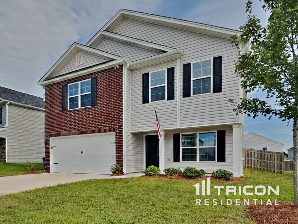 6858 Keeneland Dr in Whitsett, NC - Building Photo