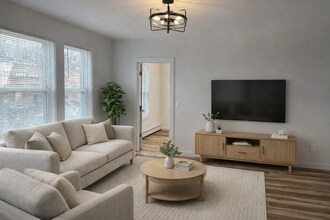 431-431 N Main St, Unit 5 in Bristol, CT - Foto de edificio - Building Photo