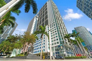 500 Brickell Ave, Unit 3400 in Miami, FL - Building Photo