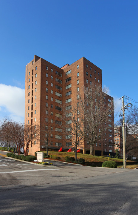 Highland Towers in Birmingham, AL - Foto de edificio