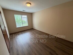 757 E Bain St in Ozark, MO - Building Photo - Building Photo