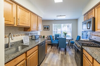 Forest View in Avenel, NJ - Foto de edificio - Interior Photo