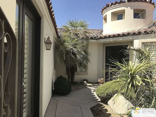 46188 Cypress Estates Ct in Palm Desert, CA - Foto de edificio - Building Photo