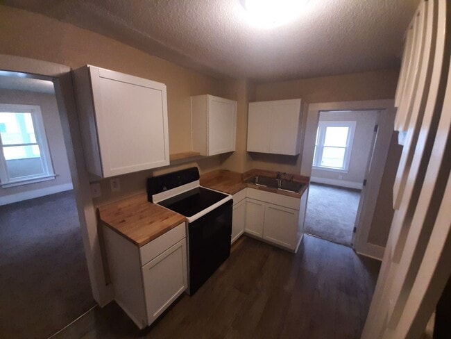 906 Rittenhouse St in Des Moines, IA - Building Photo - Building Photo