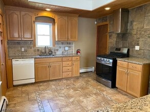 1 Grey Rock Ave in Little Falls, NJ - Building Photo - Building Photo