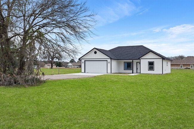 7 Meadowview Dr in Trinity, TX - Building Photo - Building Photo