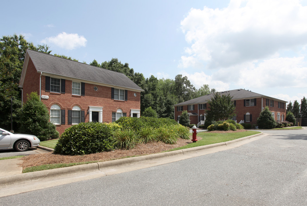 Royal Oaks in Burlington, NC - Foto de edificio