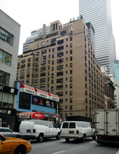 667-675 Lexington Ave in New York, NY - Building Photo - Building Photo