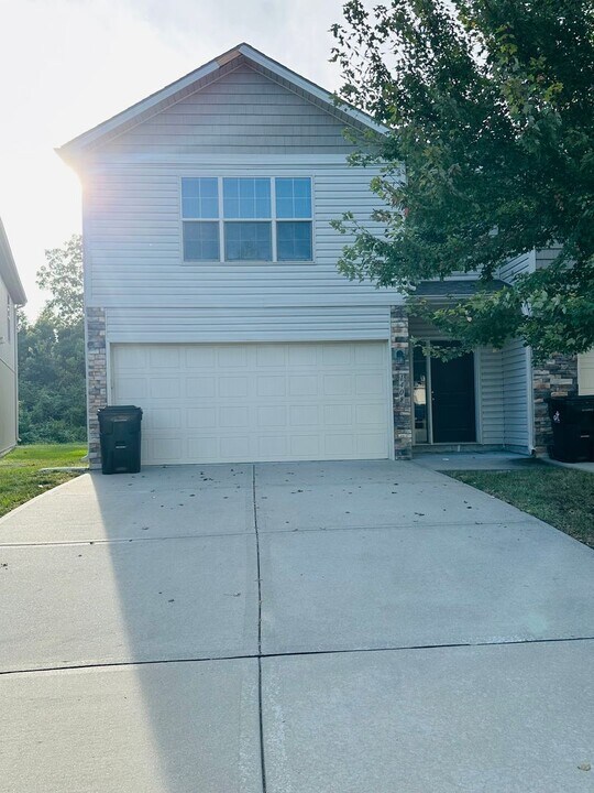 1408 NE Mary Ct in Grain Valley, MO - Building Photo