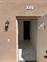 8440 SW 154th Cir Ct in Miami, FL - Building Photo