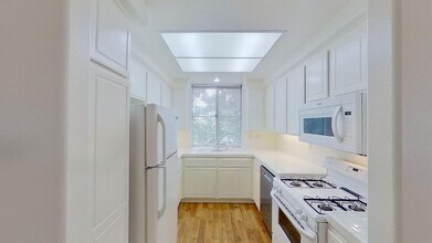 1807 Ladrillo Aisle in Irvine, CA - Building Photo - Building Photo