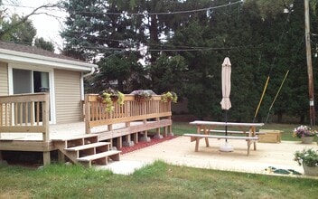 409 Hill N Dale Cir in Hartland, WI - Foto de edificio - Building Photo