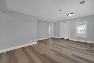 1071 Whitethorne Ave in Columbus, OH - Building Photo - Building Photo