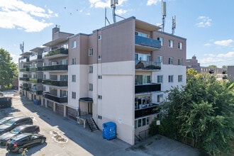 3905 Bathurst Street Apartments in Toronto, ON - Building Photo - Building Photo
