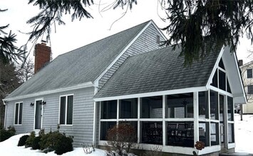 630 Green Hill Beach Rd in South Kingstown, RI - Building Photo - Building Photo