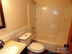 21 Sherman St in Norwich, CT - Building Photo - Building Photo