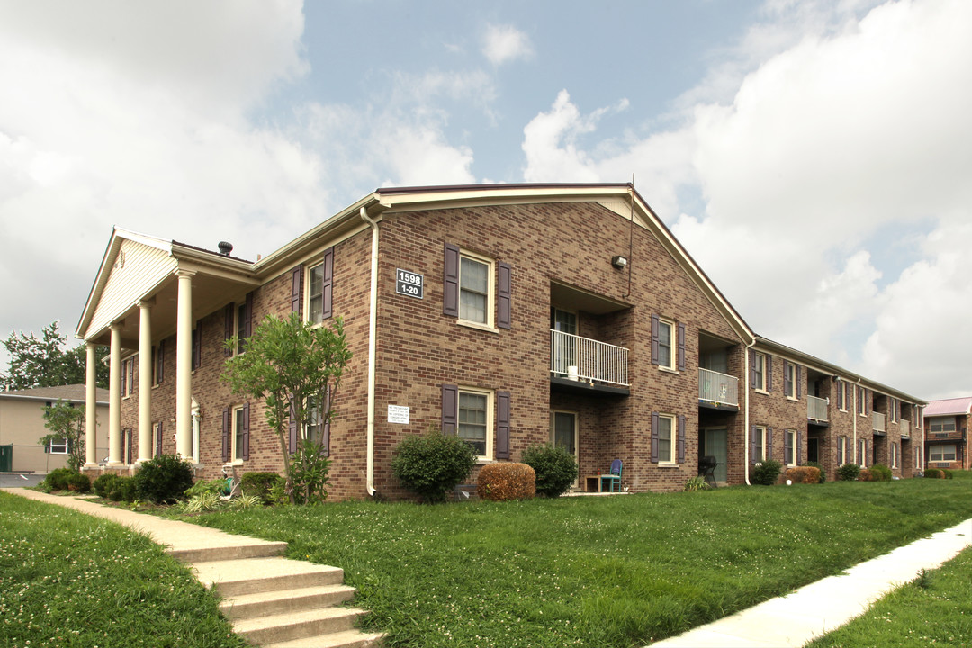 Hartford Place in Lexington, KY - Foto de edificio