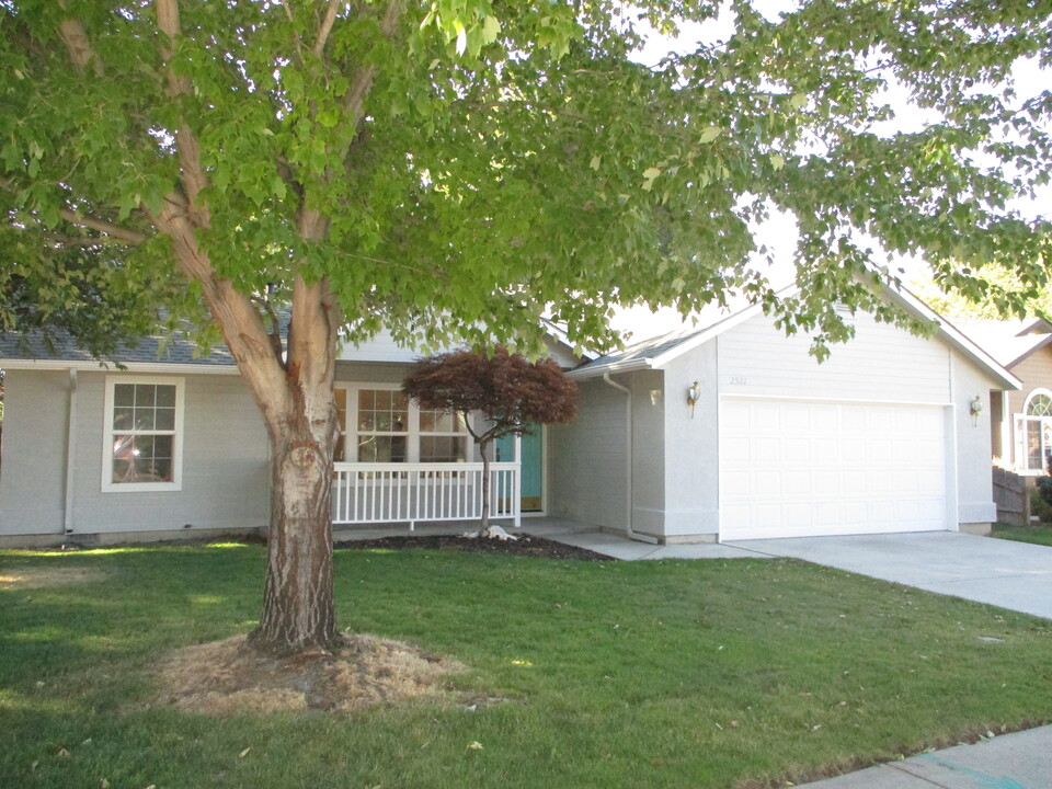 2521 E Apricot Dr in Meridian, ID - Foto de edificio