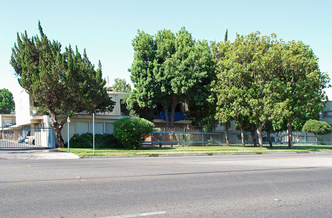 Balmoral Apartments in Fresno, CA - Building Photo - Building Photo