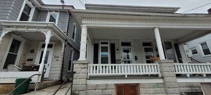 84 E Franklin St in Ephrata, PA - Foto de edificio - Building Photo