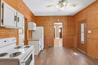 1028 S 14th St in Manitowoc, WI - Building Photo - Building Photo