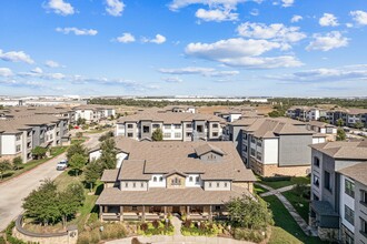 Overlook Ranch in Fort Worth, TX - Foto de edificio - Building Photo
