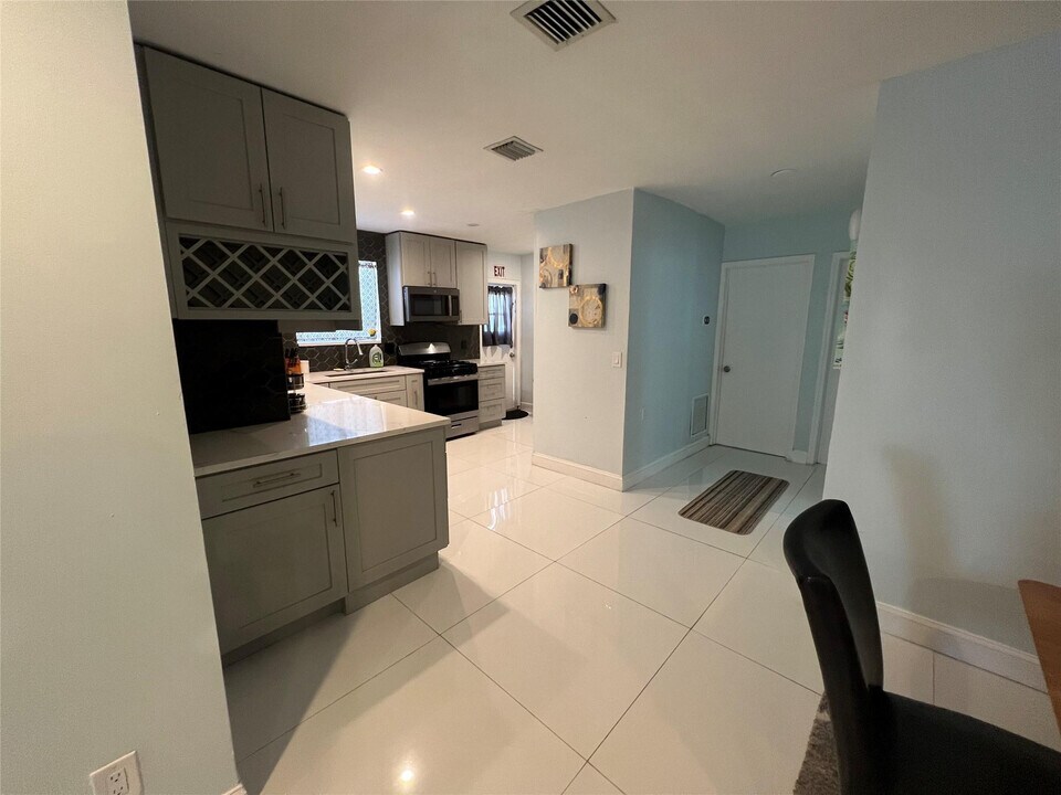 1658 Madison St in Hollywood, FL - Building Photo