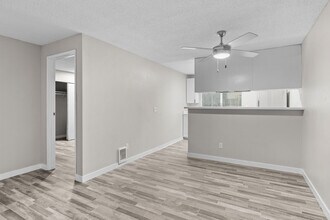 Spinnaker Apartments in Des Moines, WA - Building Photo - Building Photo