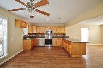 313 Woodhaven Dr in Desoto, TX - Building Photo - Building Photo